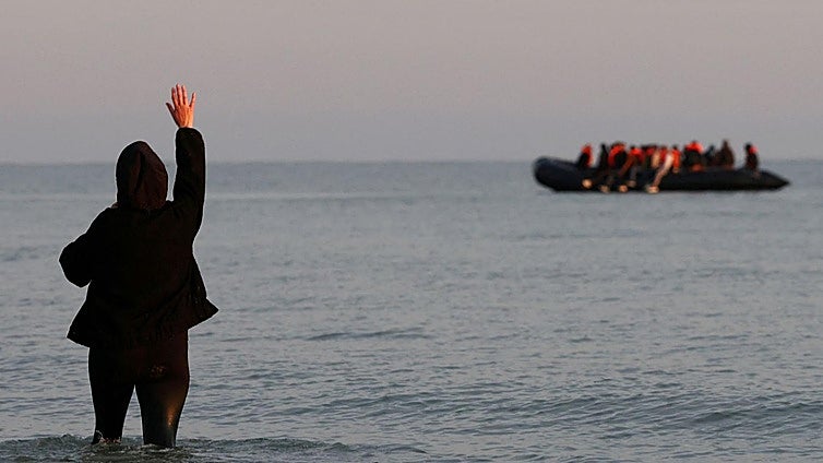 El Gobierno británico anuncia una reforma migratoria radical para «restaurar el orden y el control»