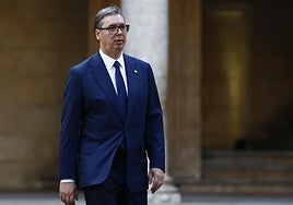 El presidente de Serbia anuncia demandas contra medios que le involucraron en un «safari humano» en Sarajevo