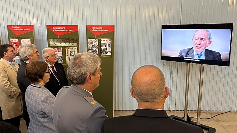 Inauguración este lunes de la Exposición del 25 de abril al 25 de noviembre en el museo del Ejército, con la presencia del ministro de Defensa, Nuno Melo