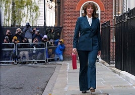 Una filtración  empaña la presentación del presupuesto británico y coloca a la ministra de Economía bajo una intensa presión política