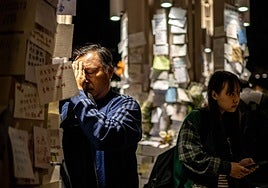 El devastador incendio en los rascacielos revela la corrupción y la censura en Hong Kong