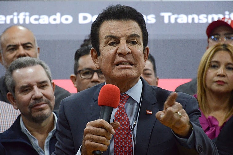 Salvador Nasralla saca ventaja a Nasry Asfura en el recuento de votos