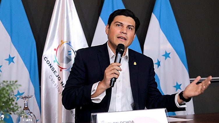 Un consejero del ente electoral de Honduras acusa a los partidos Liberal y Nacional de fraude