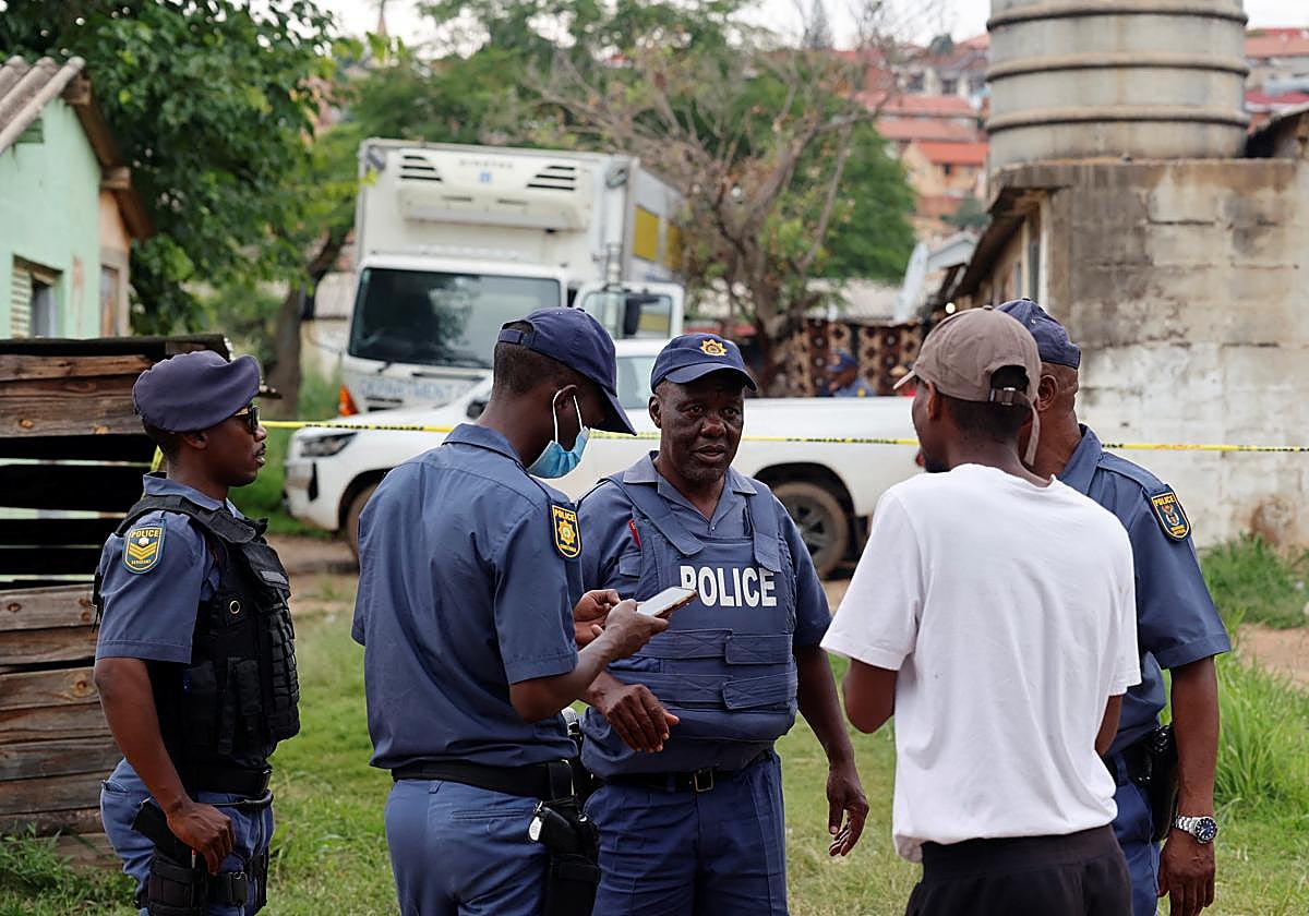La Policía en el lugar de los hechos.