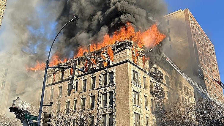 Al menos tres heridos en el incendio de un edificio de seis plantas en Nueva York