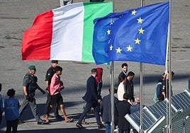 El Gobierno de Meloni celebra como «una gran victoria» que la UE adopte su modelo de expulsión de inmigrantes