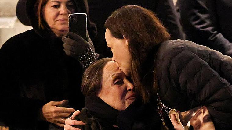 El caluroso abrazo de María Corina Machado con su hija en Oslo tras casi dos años sin verse