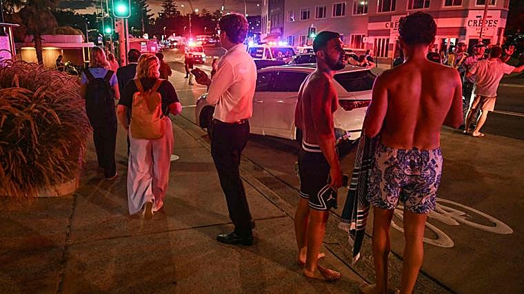 Momentos después del tiroteo en la playa de Bondi, en Sídney
