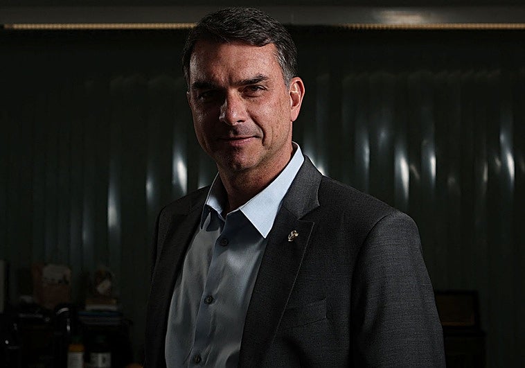 Bolsonaro confirma la candidatura presidencial de su hijo antes de su octava cirugía