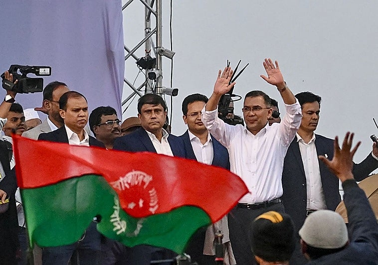 El aspirante a primer ministro de Bangladés regresa tras 17 años en el exilio antes de las elecciones