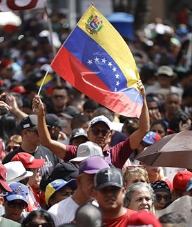 Imagen secundaria 2 - El chavismo ha sacado este domingo a la calle a sus seguidores para hacer una demostración de fuerza y pedir la liberación de Maduro, pero las proclamas no se han cantado con tanto convencimiento y algunos de los asistentes no han ocultado sus sospechas sobre la traición dentro del régimen que ha permitido su captura por parte de EE.UU.