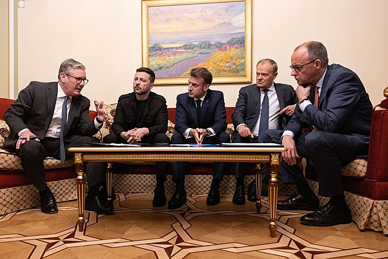 Europa busca seguridad para Ucrania debilitada por la intervención de Trump