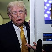 Trump asegura que él está al mando en Venezuela y que tardará 18 meses en levantar el sector del petróleo