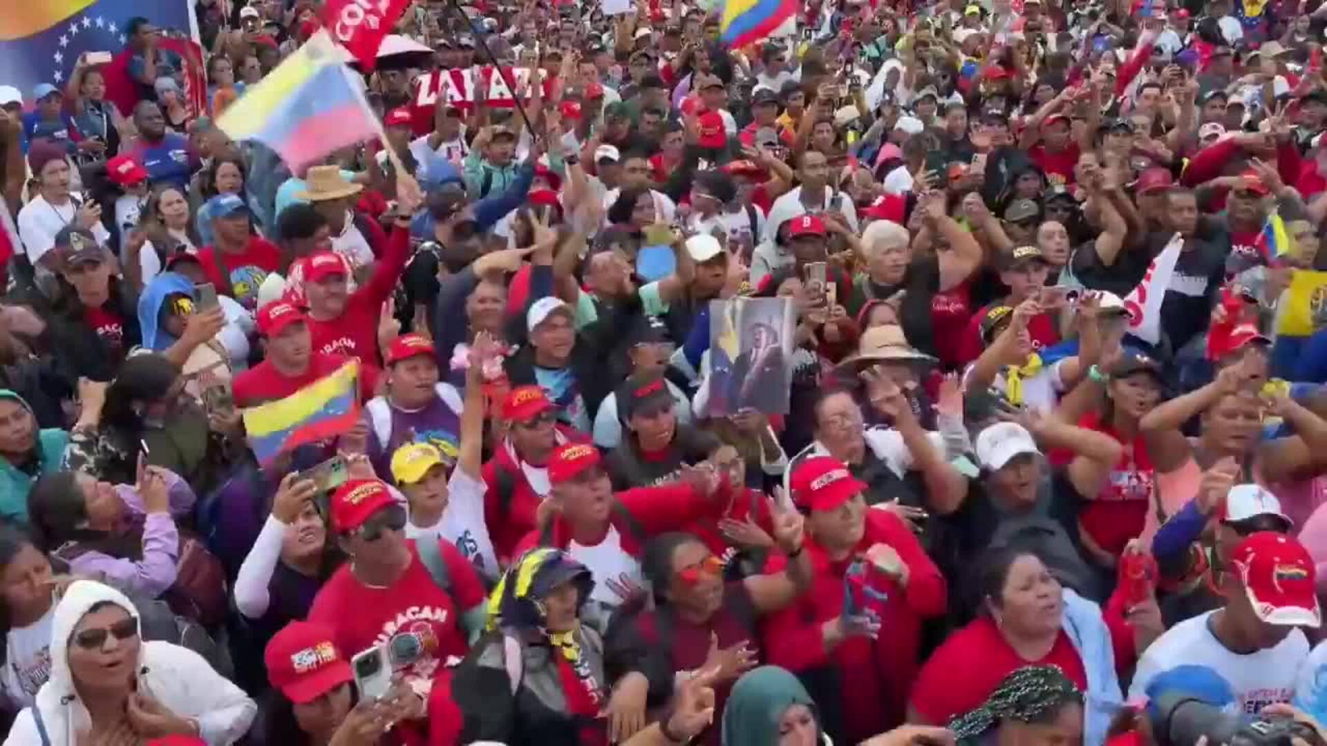 Chavistas y comunas marchan en Caracas por la libertad de Maduro y en ...