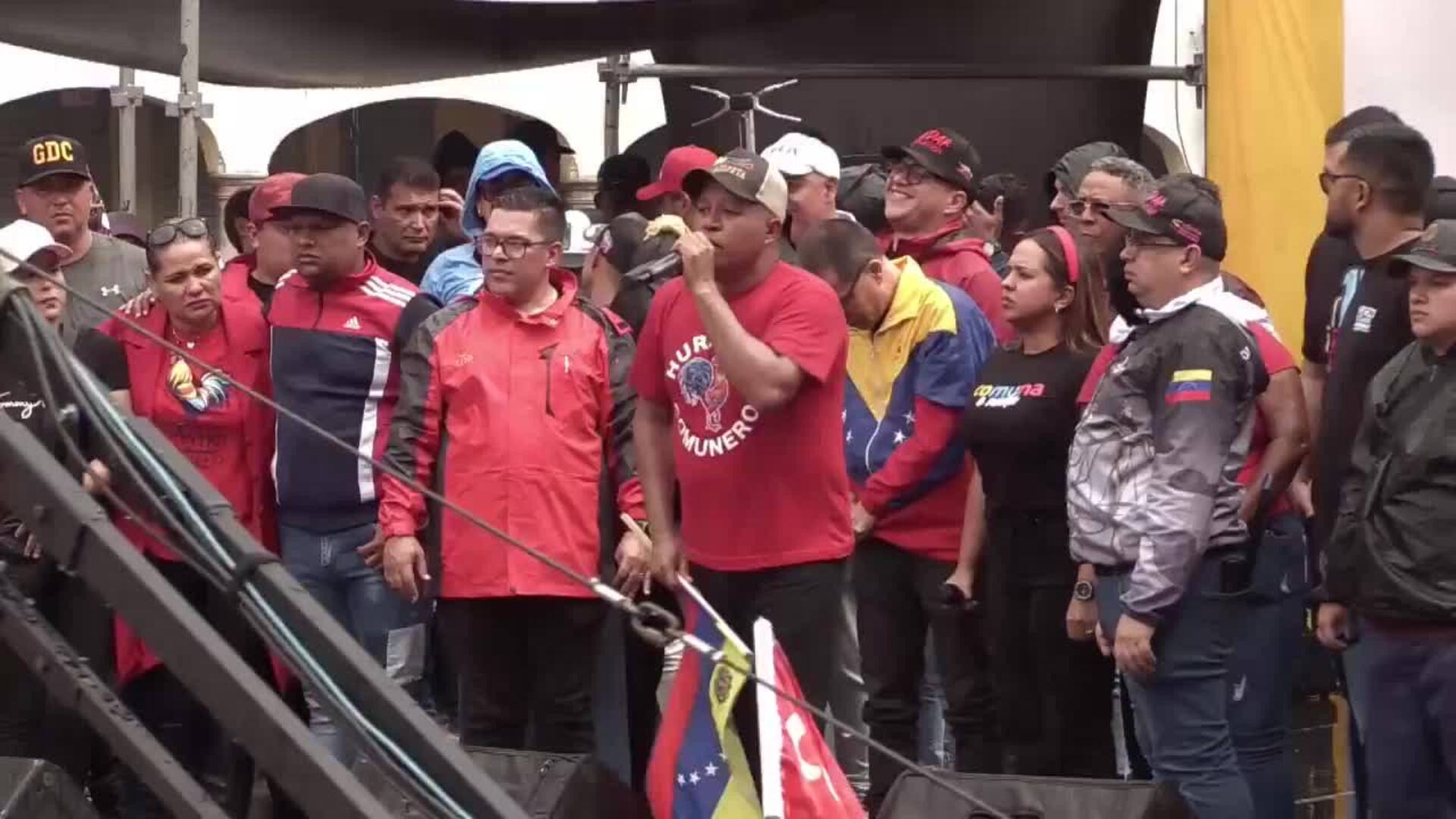 Chavistas y comunas marchan en Caracas por la libertad de Maduro y en ...