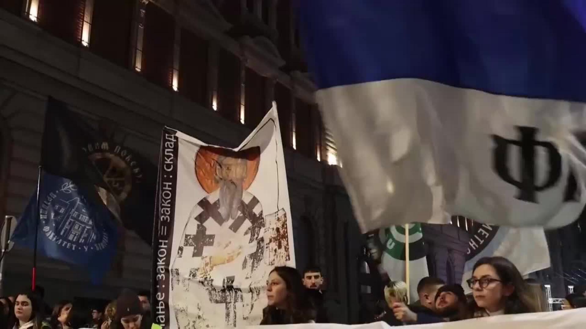 Miles se manifiestan en Belgrado contra las presiones sobre el sistema ...