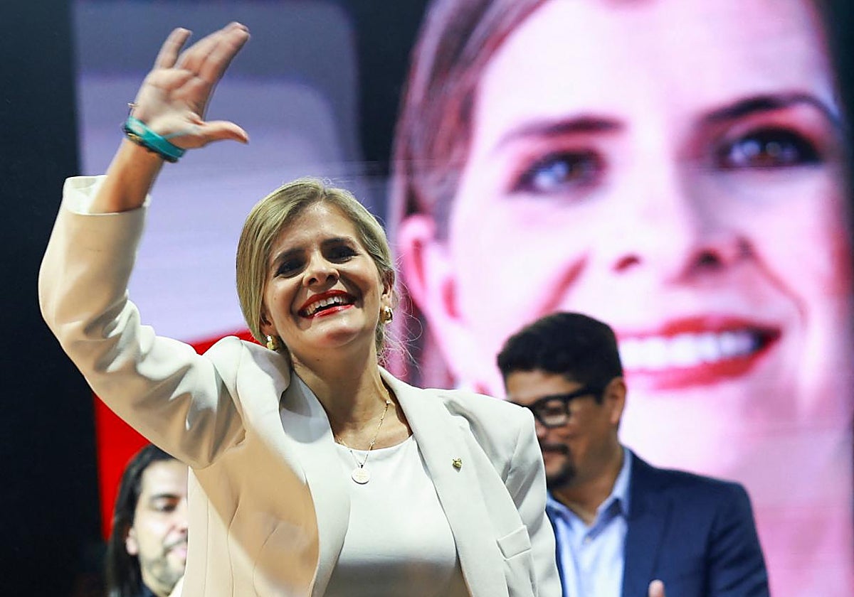 Laura Fernández celebra su victoria tras conocer los resultados de las elecciones en Costa Rica