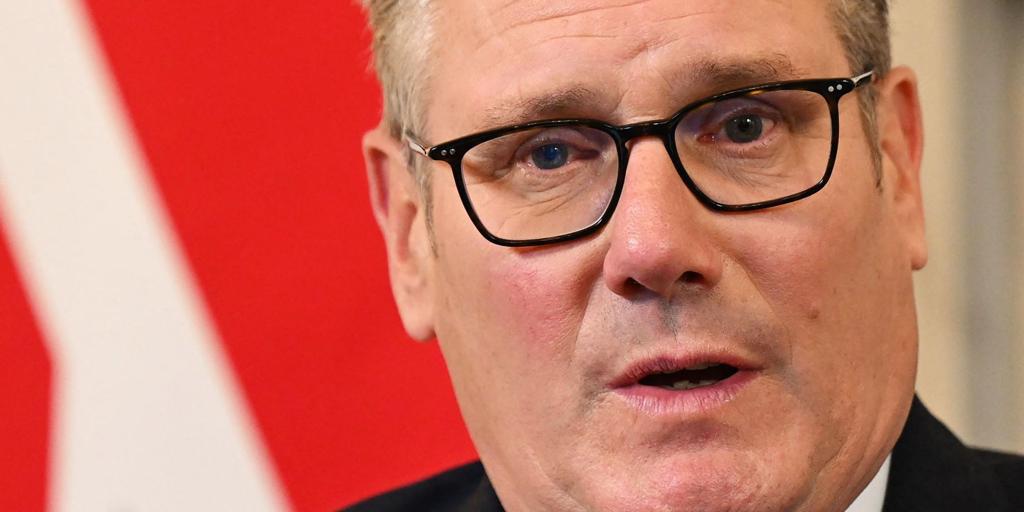 Starmer gana tiempo con el respaldo de su gabinete tras la mayor crisis interna de su mandato