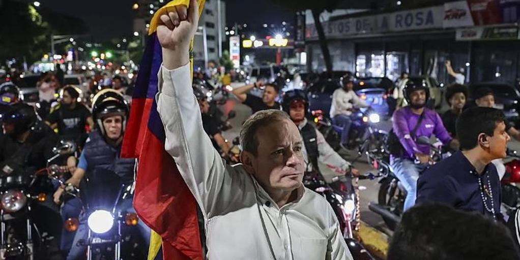 El hijo del opositor venezolano Juan Pablo Guanipa confirma que su padre está en casa «bajo arresto domiciliario»