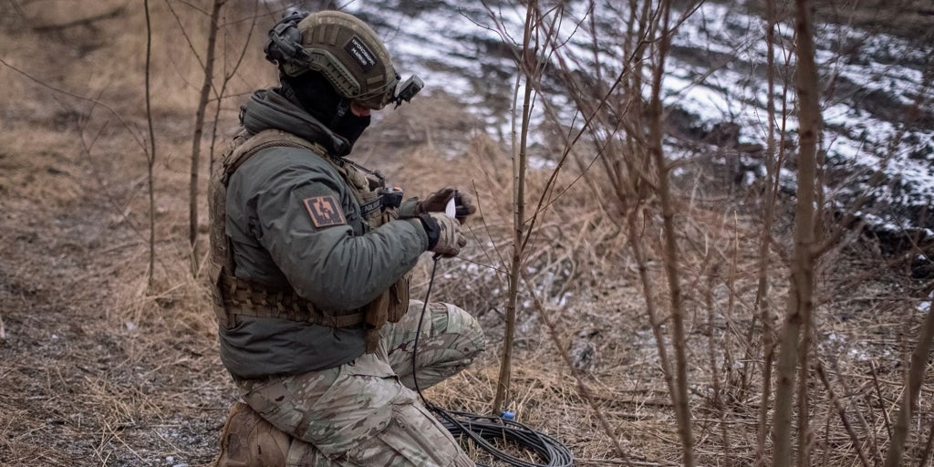 Rusia intenta sortear el bloqueo de los satélites Starlink con sobornos y coacciones a ucranianos