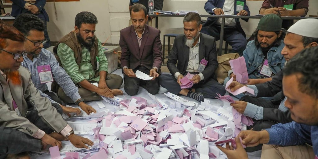 Los nacionalistas se imponen a los islamistas en las primeras elecciones democráticas en Bangladés tras la caída de la dictadura en 2024
