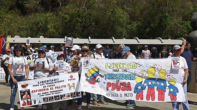 Manifestantes en Caracas piden la libertad de los trabajadores de la petrolera PDVSA
