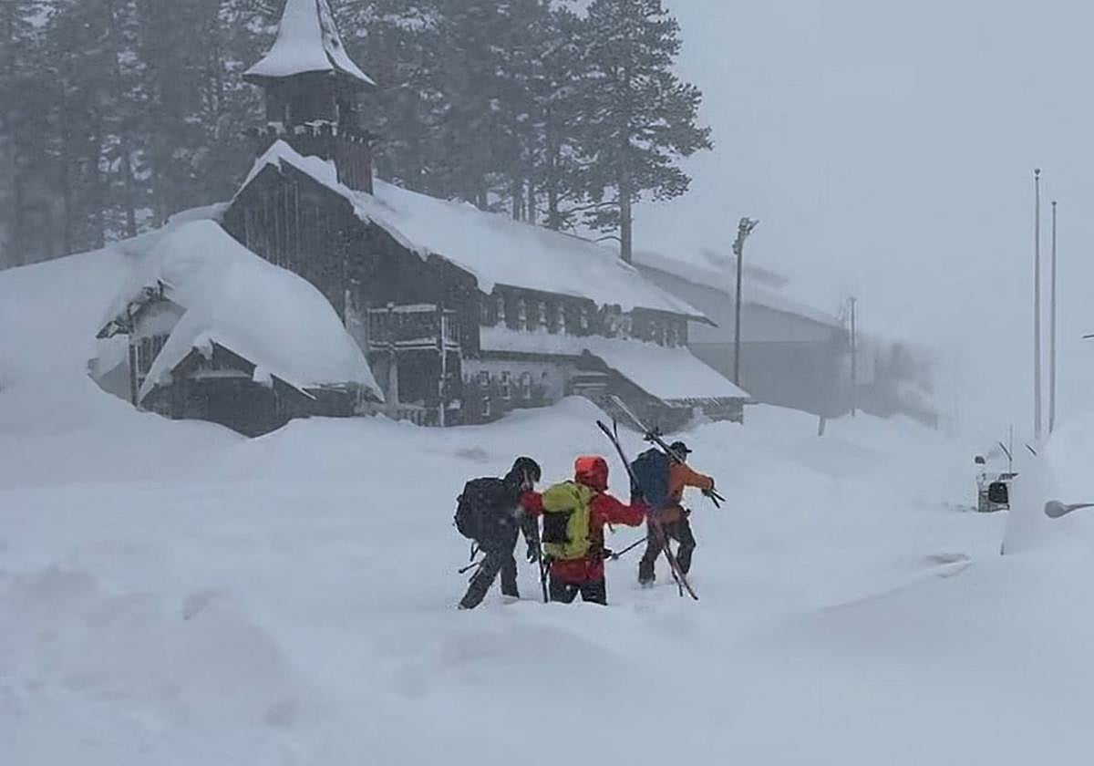 Hallan muertos a ocho de los esquiadores desaparecidos en una avalancha ...