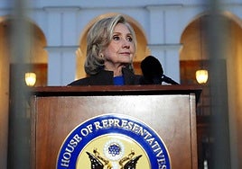 Hillary Clinton testifica por Epstein y acusa a los republicanos de usarla para desviar la atención de Trump