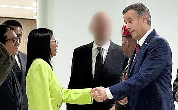 John Ratcliffe, director de la CIA, junto a Delcy Rodríguez en enero de este año.