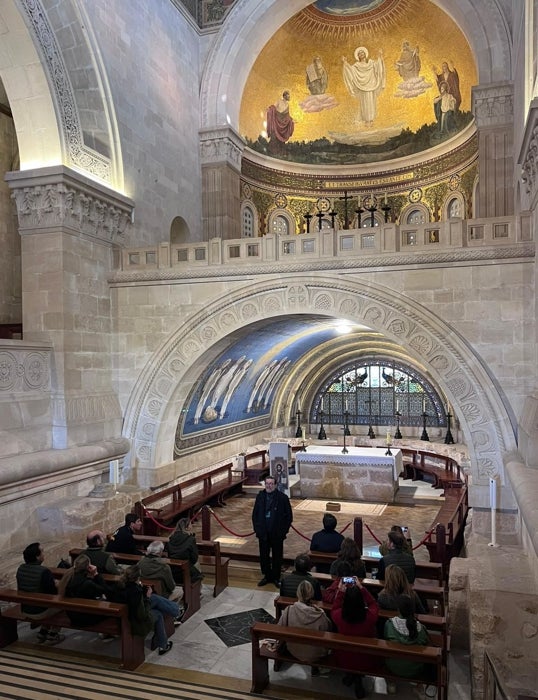 Los peregrinos, reunidos en la basílica de la Transfiguración, en Israel