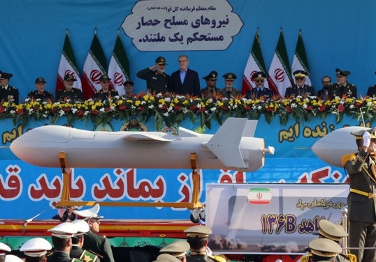 Shahed 136B en un desfile militar en Teherán en 2024.