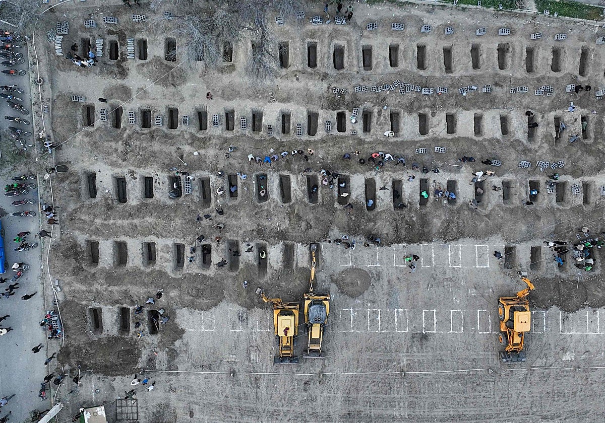 La Sombra de la Duda: Imágenes Satelitales Vinculan a EE. UU. en el Ataque Letal a una Escuela Iraní con Cientos de Víctimas Infantiles