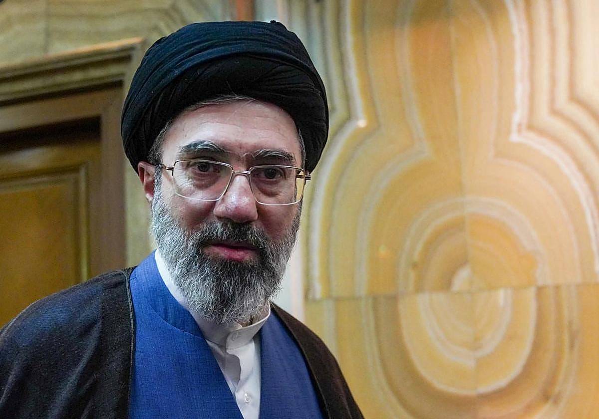 El líder supremo de Irán llama a mantener el cierre de Ormuz «para presionar al enemigo»