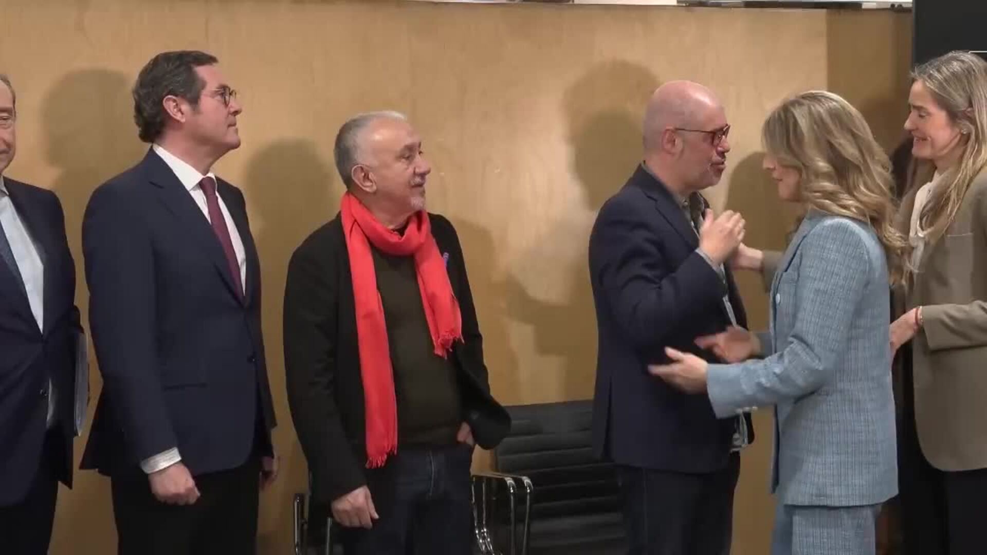 El Gobierno se reúne con los agentes sociales para abordar el impacto ...