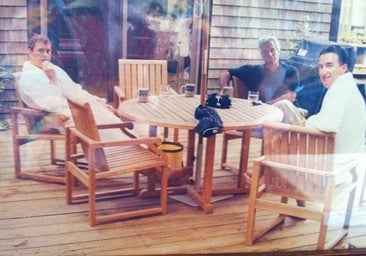 Sale la luz una imagen de Mandelson y el expríncipe Andrés en albornoz con Epstein