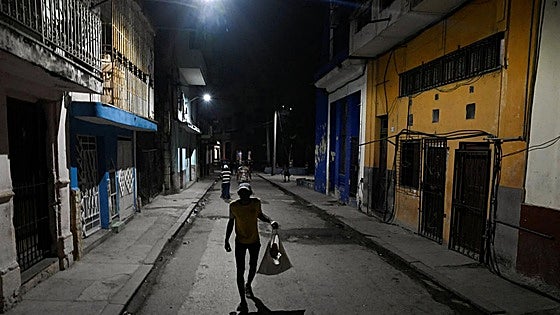  «No me enteré del anuncio en TV porque no tengo electricidad»