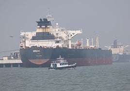 Trump insta a las potencias mundiales a enviar barcos de guerra para mantener abierto Ormuz