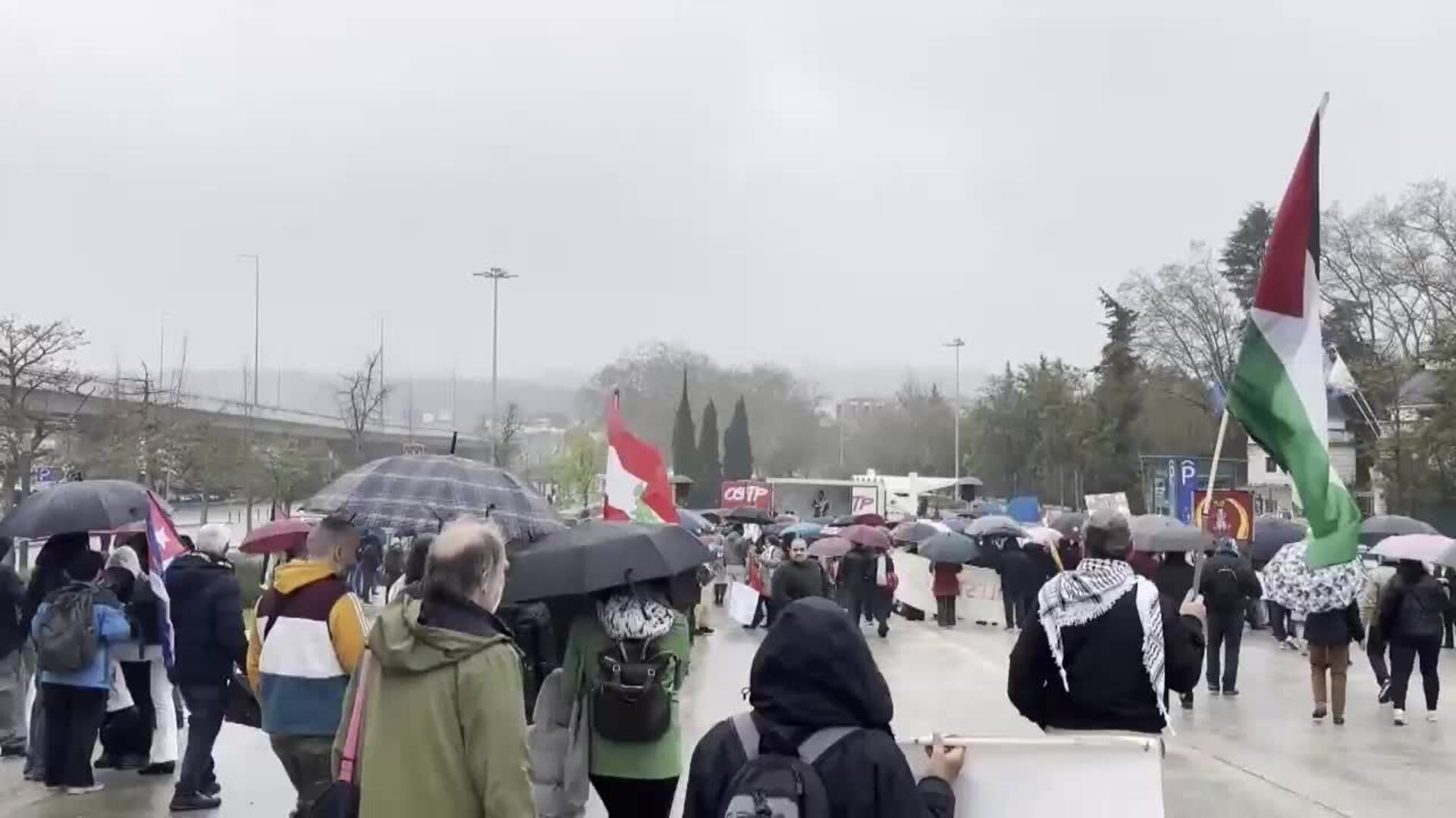 Más de mil personas protestan en Lisboa contra los ataques de EEUU e ...
