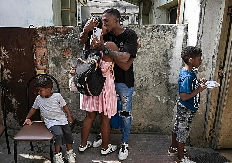 El preso político Adael Jesús Leyva Díaz ha sido liberado, pero el régimen ha amenazado a su familia por colgar en las redes sociales vídeos de su vuelta a casa.