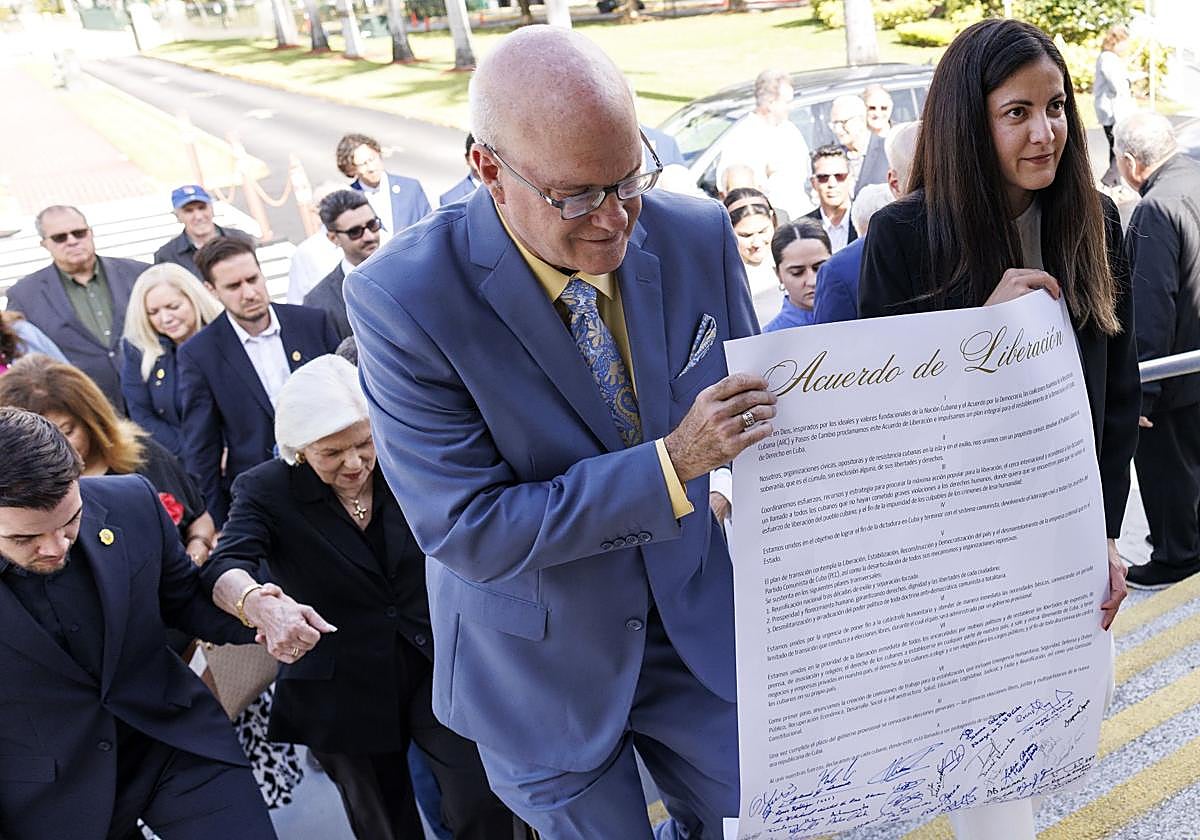 La hoja de ruta del exilio: liberación, gobierno provisional y elecciones