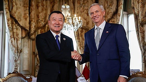 Presión de EE.UU. a sus vecinos contra cables submarinos y antenas espaciales de China