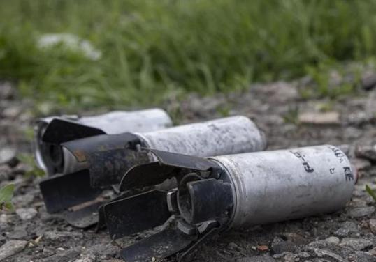 Restos de bombas de racimo en la localidad de Slatino, en la región de Járkov (Ucrania).