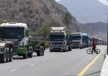 Irán busca asfixiar al Golfo mientras Emiratos responde con un corredor logístico