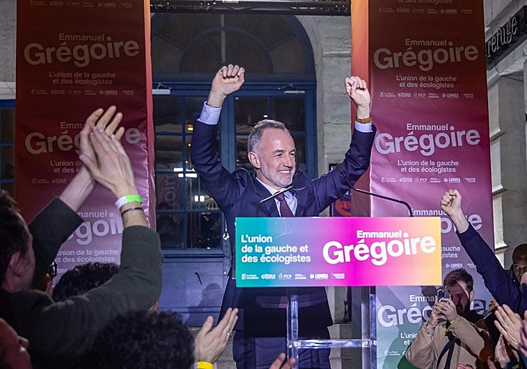 Emmanuel Grégoire celebra su victoria