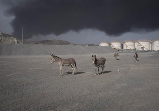 Explosión por un ataque irani en la estación petrolifera de Fujairah en el oceano Indico