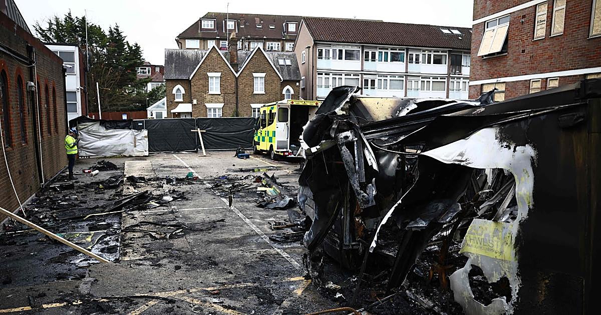 La Policía británica arresta a dos hombres por el ataque contra ambulancias judías frente a una sinagoga en Londres