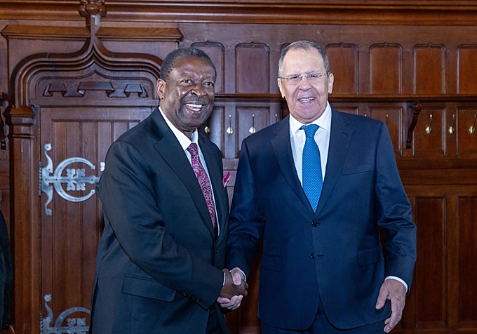 Musalia Mudavadi se reunió el mes pasado con el ministro de Exteriores ruso, Serguéi Lavrov, para pedirle el fin del reclutamiento de mercenarios kenianos.