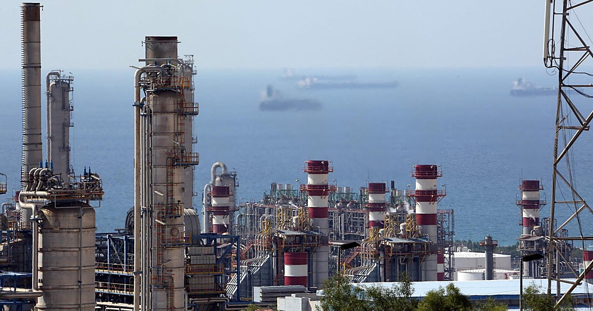 La guerra se intensifica en la cuenta atrás del ultimátum a Irán, que  para abrir Ormuz exige el fin de la guerra