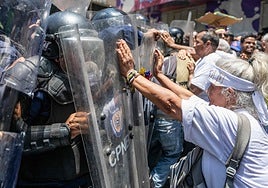 Las protestas y la represión regresan a las calles de Caracas por la mala situación económica