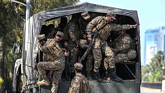 Irán y EE.UU. negocian el fin de la guerra mientras Ormuz sigue casi cerrado